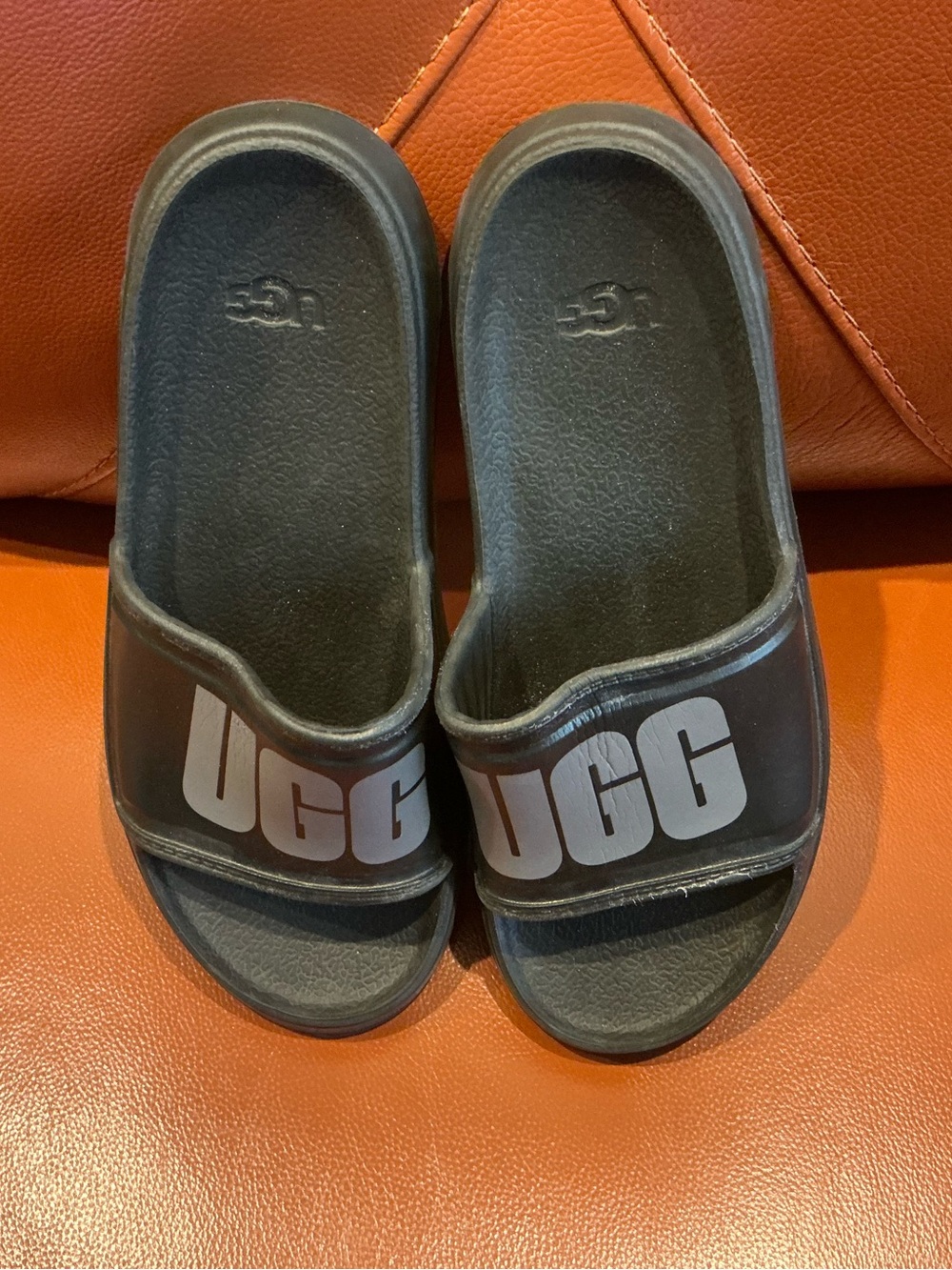 UGG Wilcox Women’s Black Slides Sandals w/light gray Logo. Size 10
